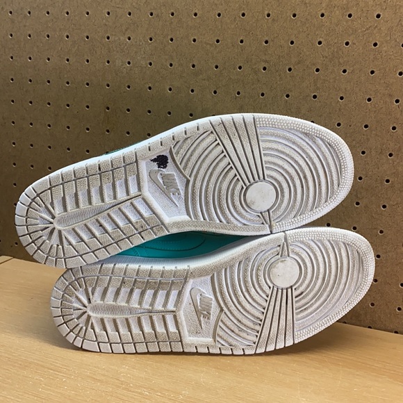 Air Jordan 1 Low Hyper Turquoise Sz 9 Men’s Shoes - Picture 12 of 12